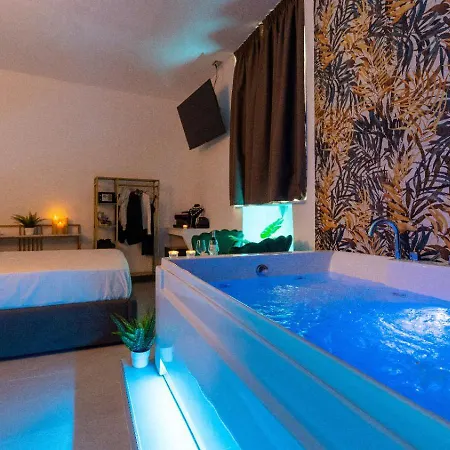 Mazzini Luxury Jacuzzy *