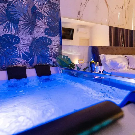 Mazzini Luxury Jacuzzy