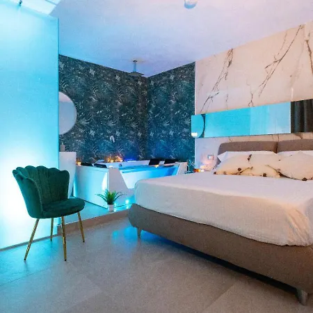 Mazzini Luxury Jacuzzy