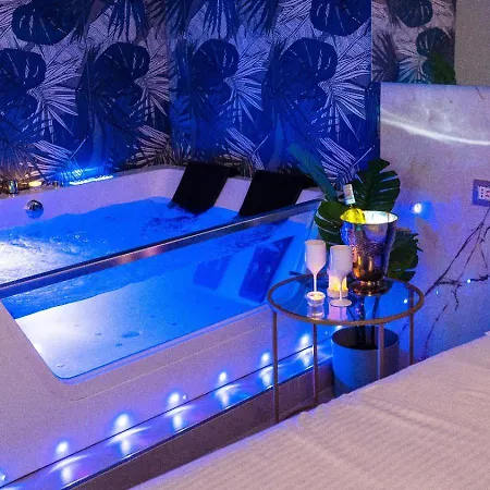 ゲストハウス Mazzini Luxury Jacuzzy