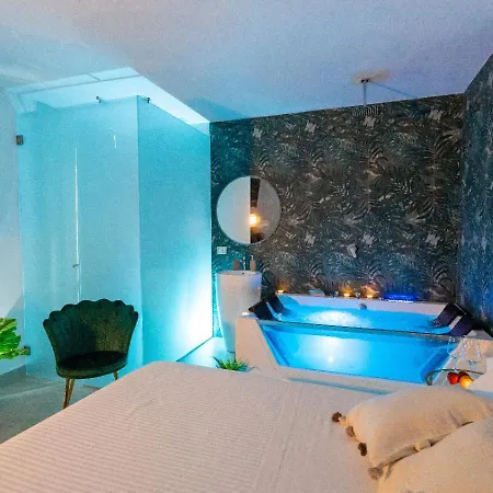 Mazzini Luxury Jacuzzy