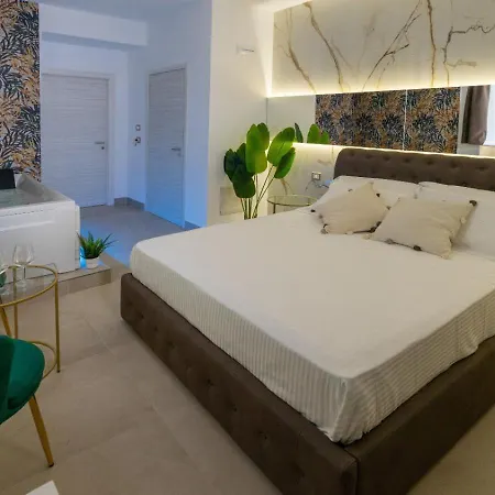 Mazzini Luxury Jacuzzy 4* カターニア