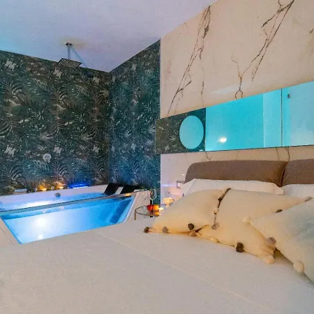 Mazzini Luxury Jacuzzy