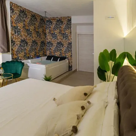 ゲストハウス Mazzini Luxury Jacuzzy 4*