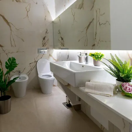 ゲストハウス Mazzini Luxury Jacuzzy 4*