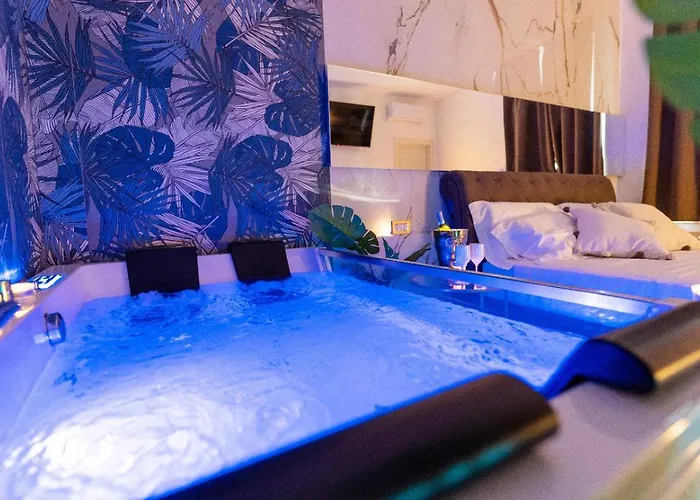 Mazzini Luxury Jacuzzy