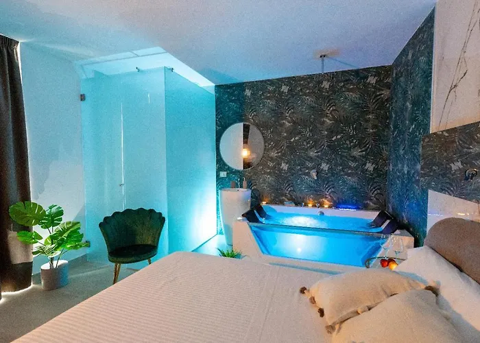 Mazzini Luxury Jacuzzy