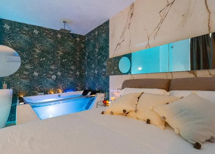 Mazzini Luxury Jacuzzy